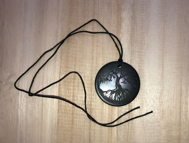 Colgante Shungit 5 cm  árbol de la vida